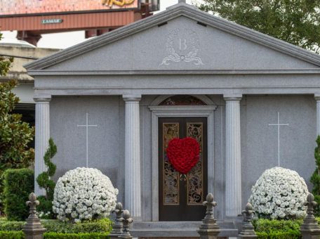 A four pillared tomb in Metairie Cemetery